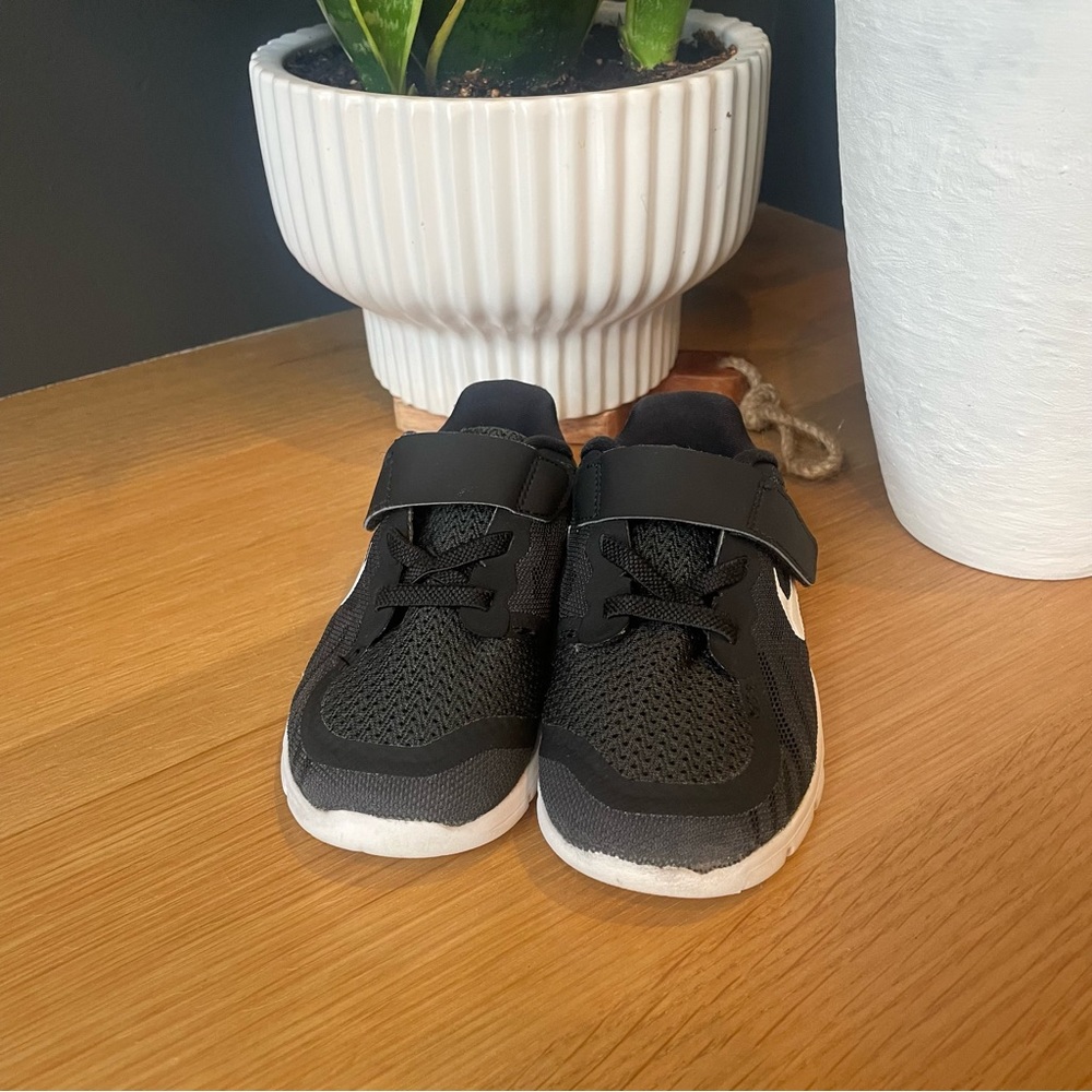 Little Kids Nike Sneakers Size 9